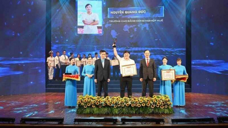 Nghị lực và thành tích “khủng” của tân Đảng viên sinh viên tại HueIC