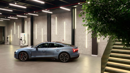 Cận cảnh xe điện hạng sang Audi RS e-tron GT vừa ra mắt Việt Nam