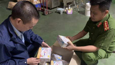 Quản lý thị trường Hà Nội: Kiểm tra cơ sở sản xuất kem phát hiện gần 10 tấn nguyên liệu quá hạn sử dụng