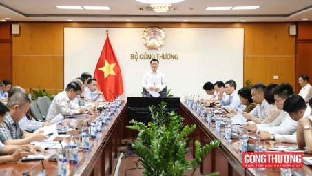 Quyết liệt thực hiện các giải pháp để đảm bảo nguồn cung xăng dầu