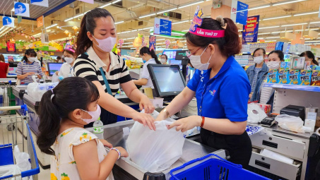 Co.opmart khuyến mãi “kép” mừng lễ lớn