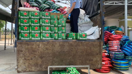 Tạm giữ gần 1.900 chai bia Heineken khi đang vận chuyển qua địa phận tỉnh Phú Yên