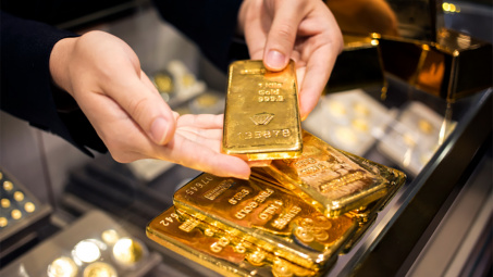 Giá vàng thế giới vượt ngưỡng 2.000 USD sau thông tin kinh tế Hoa Kỳ suy yếu