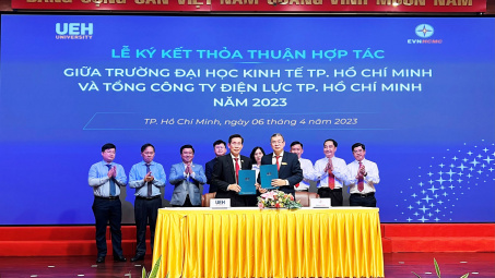 EVNHCMC ký kết thỏa thuận hợp tác các chương trình đào tạo trong năm 2023 với UEH