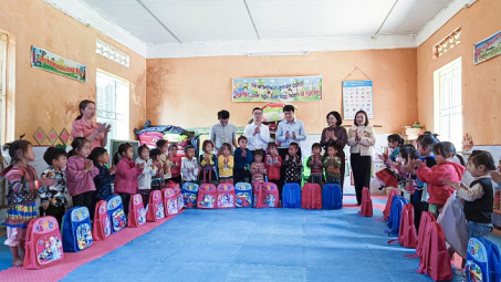 Niềm vui trong lớp học mới ở bản Tà Cù Nhè