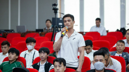Than Thống Nhất: Đối thoại giữa Lãnh đạo Công ty với công nhân mới tuyển dụng và học sinh đang thực tập.