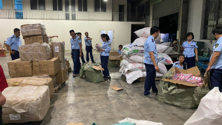 Thu giữ gần 7.000 điếu xì gà ngoại nhập tại một doanh nghiệp Logistics Viettel