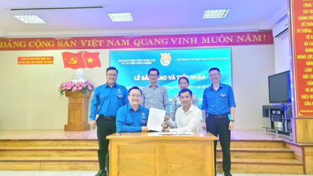 Đoàn TNCS Hồ Chí Minh Tập đoàn Hóa chất Việt Nam tiếp nhận tổ chức cơ sở đoàn