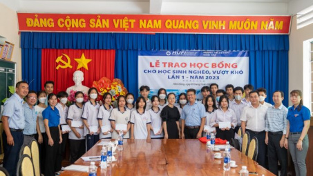 HUFI: Trao học bổng cho học sinh vượt khó tại Kiên Giang