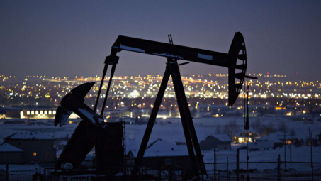 Giá dầu thô giảm tuần thứ tư liên tiếp, Hoa Kỳ bế tắc trong khủng hoảng trần nợ công, Trung Quốc đối mặt nguy cơ giảm phát