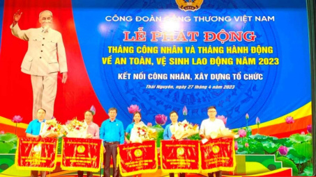Công đoàn VNSTEEL: Vinh danh những an toàn vệ sinh viên dịp Tháng Công nhân