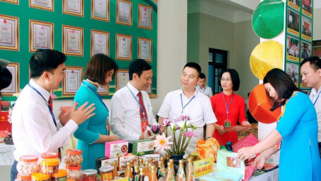 Cục Thương mại điện tử và Kinh tế số: Đưa 5000 tem truy xuất hàng chính hãng đến với bà con tỉnh Hà Nam