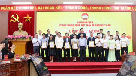 Petrolimex ủng hộ 1 tỷ đồng xây nhà đại đoàn kết tại tỉnh Điện Biên