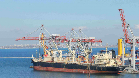 Bất chấp Sáng kiến Biển Đen tiếp tục được gia hạn, hàng chục tàu chở ngũ cốc của Ukraine vẫn bị mắc kẹt