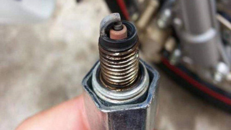 Dấu hiệu nhận biết xe máy đang bị hao xăng
