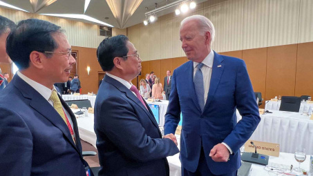 Thủ tướng Phạm Minh Chính gặp Tổng thống Hoa Kỳ Joe Biden tại Hội nghị G7 mở rộng