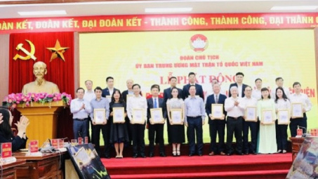 Vinataba ủng hộ 500 triệu đồng, hỗ trợ làm nhà Đại đoàn kết cho người nghèo tỉnh Điện Biên