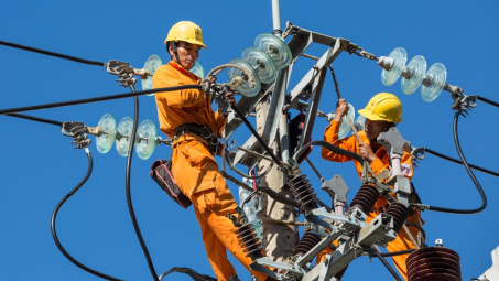 Căng thẳng cung ứng điện mùa nắng nóng 2023