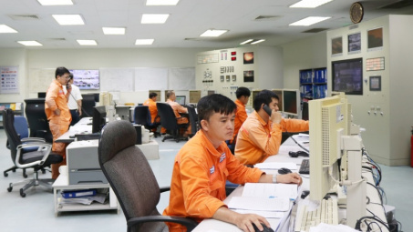 Công nhân vận hành Nhiệt điện Ô Môn I: Chuyên nghiệp và tận tâm