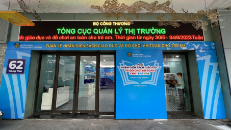 Quản lý thị trường tổ chức nhận diện sách giáo dục và đồ chơi an toàn cho trẻ em