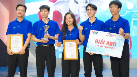 Đánh bại đương kim vô địch, Đại học Công nghiệp Hà Nội (Bộ Công Thương) "lên ngôi" tại Robocon 2023