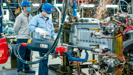 Chỉ số PMI ngành sản xuất Việt Nam tháng 4 tiếp tục giảm, đơn đặt hàng mới suy giảm mạnh