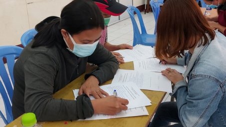 Có phải ký lại hợp đồng cho người lao động khi có quy định mới không?