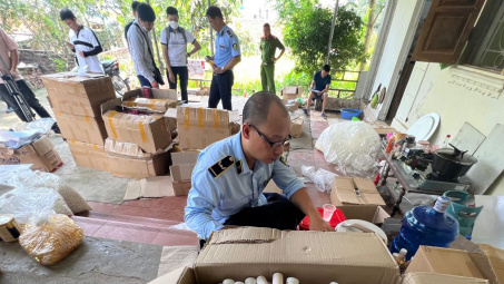 Triệt phá ổ nhóm sản xuất thực phẩm chức năng giả cực kỳ tinh vi tại Hà Nội