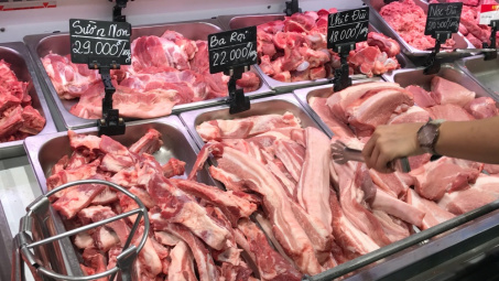 Giá lợn hơi chạm mức cao nhất từ đầu năm đến nay, doanh nghiệp sản xuất thịt bắt đầu có lãi