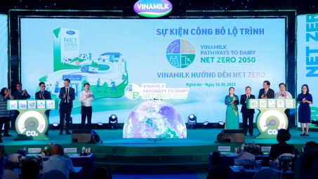 Vinamilk công bố lộ trình tiến đến Net Zero 2050, có trang trại, nhà máy sữa đầu tiên tại Việt Nam đạt trung hoà carbon