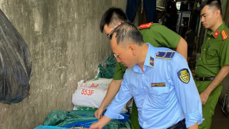 Quản lý thị trường Hà Nội: Phát hiện gần 1 tấn cánh gà không rõ nguồn gốc xuất xứ