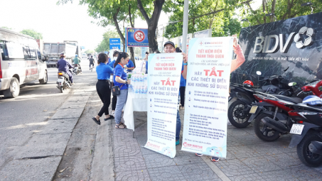 Đoàn thanh niên EVNGENCO3 tích cực tuyên truyền tiết kiệm điện tại thị xã Phú Mỹ