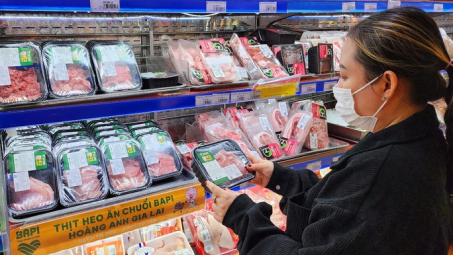 Giá heo hơi hôm nay 15/6: Tăng đồng loạt tại nhiều địa phương, thiết lập mức cao mới 62.000 đồng/kg