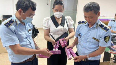 Kinh doanh thực phẩm giả trên mạng xã hội, 2 bị can bị khởi tố