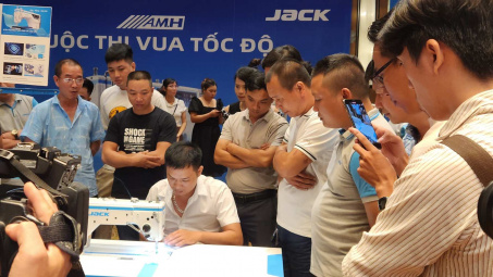 Ra mắt dòng máy may thích ứng xu hướng đơn hàng nhỏ giao hàng nhanh