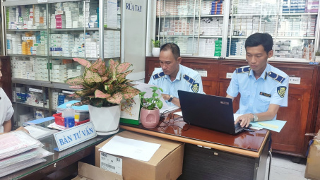 TP. Hồ Chí Minh kiểm tra, phát hiện gần 8.000 sản phẩm thuốc tân dược, thực phẩm chức năng có dấu hiệu giả mạo