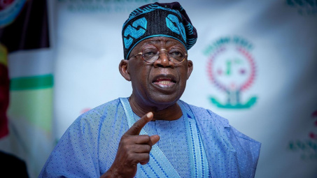 [Quốc tế nổi bật] Chính phủ tuyên bố sắp cắt trợ cấp, giá xăng tại Nigeria bất ngờ tăng gấp 3