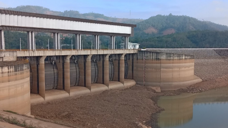 Lưu lượng và mực nước hồ không đảm bảo, một số thủy điện phải dừng phát điện