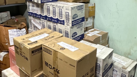 Hà Nội: Phát hiện số lượng lớn thực phẩm, mỹ phẩm có dấu hiệu nhập lậu