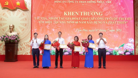 Than Thống Nhất trao giải cuộc thi viết tìm hiểu “Quảng Ninh 60 năm xây dựng và phát triển” cấp Công ty