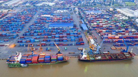 Cổ phiếu tăng nóng 35%, lãnh đạo Container Việt Nam thoái toàn bộ vốn