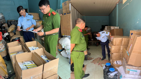 Đồng Tháp thu giữ hàng ngàn gói thuốc trừ sâu giả mạo nhãn hàng hóa