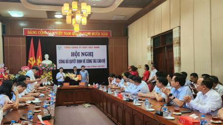 Tổng Công ty Giấy Việt Nam công bố quyết định về công tác cán bộ