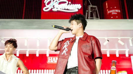 Cùng ca sỹ Quân A.P và Bia Hà Nội đốt cháy sân khấu “Chào hè rực rỡ” tại Sầm Sơn