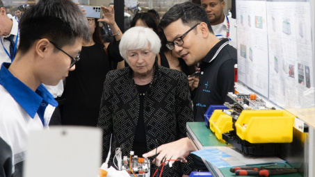 Xe máy điện Selex Motors gây ấn tượng với Bộ trưởng Tài chính Hoa Kỳ