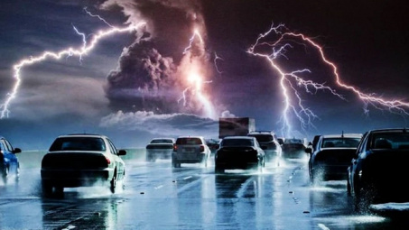 Ô tô điện đi trời mưa sấm chớp có an toàn không?