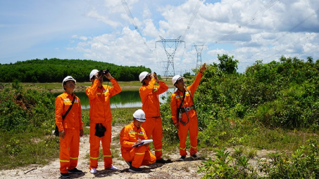 Xây dựng hệ thống truyền tải điện đồng bộ, hiện đại