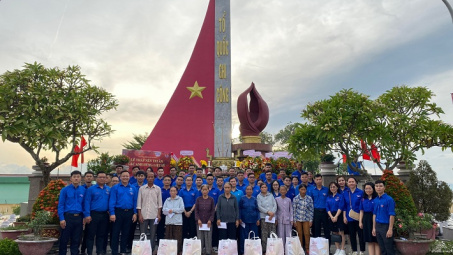 Thắp nến tri ân nhân kỷ niệm 76 năm Ngày thương binh - liệt sĩ