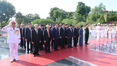 Lãnh đạo Đảng, Nhà nước tưởng niệm các anh hùng liệt sĩ và vào Lăng viếng Chủ tịch Hồ Chí Minh