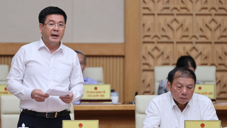 Bộ Công Thương đề xuất giải pháp thúc đẩy xuất khẩu và đảm bảo cung ứng điện, xăng dầu trong nước